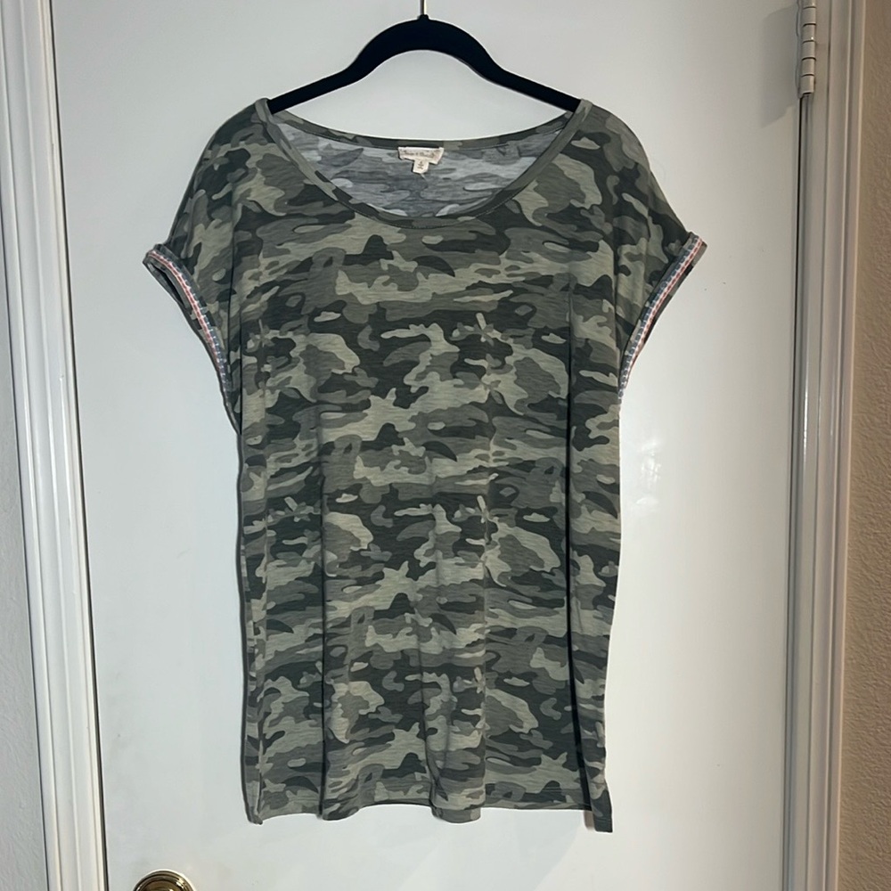 Hem & Thread Camo Print Womens Short Sleeved T-Shirt.